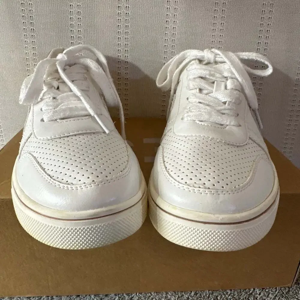 MIA Woman’s Sneakers 7.5